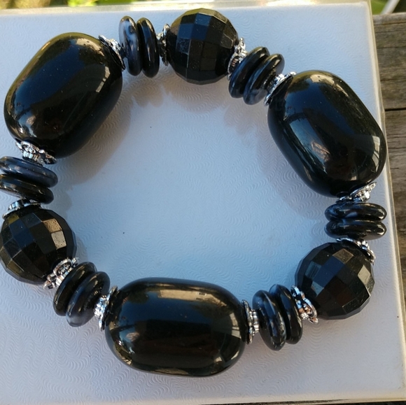 3/$15.🩸Bracelet with Black Art Acrylic Beads No Metal - Picture 2 of 8